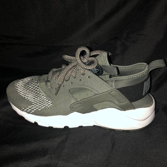 Nike Shoes - Nike Huarache- Olive